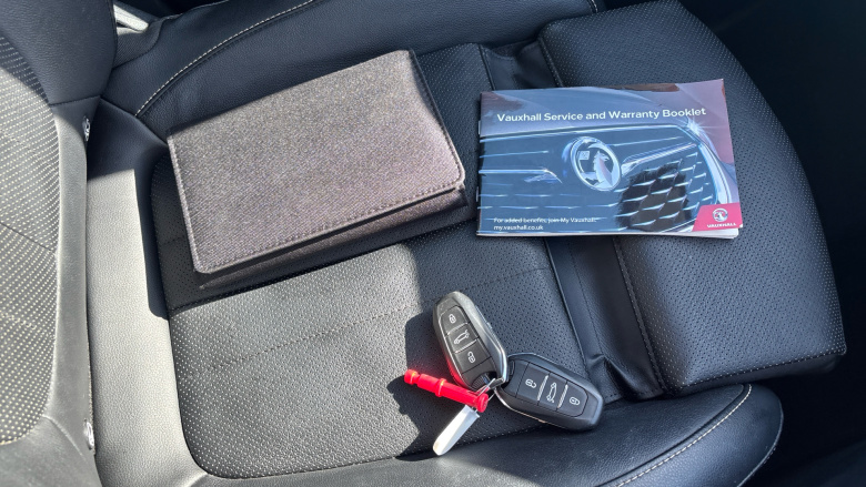 Vauxhall Grandland X 1.6 Hybrid4 300 Ultimate Nav 5dr Auto Hatchback